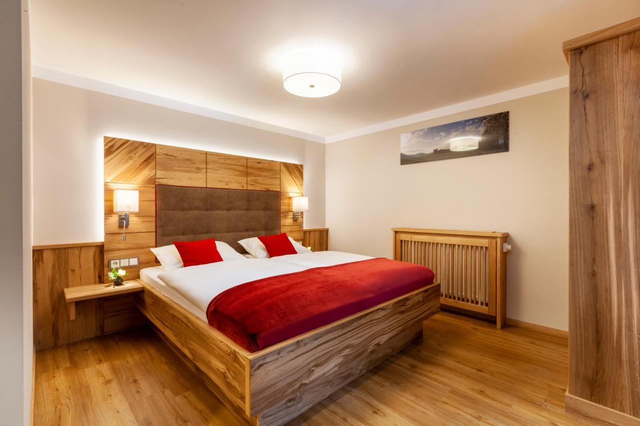 Genusshotel Hohenbogen 노이키르헨바임하일링겐블룻 외부 사진