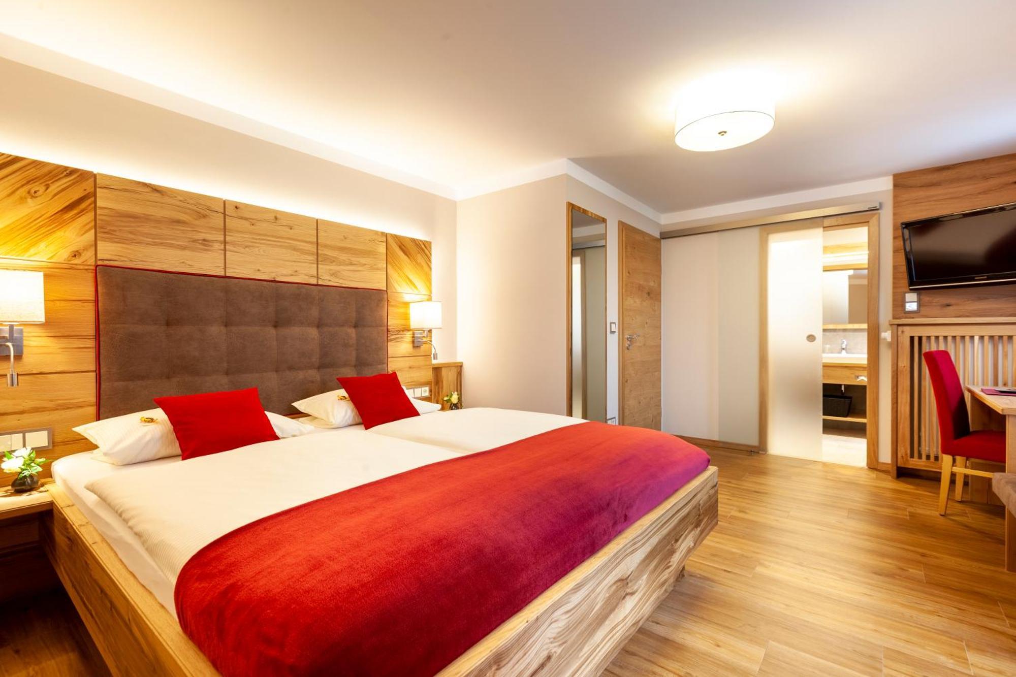 Genusshotel Hohenbogen 노이키르헨바임하일링겐블룻 외부 사진