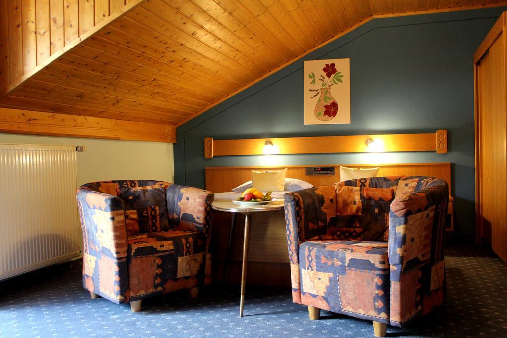 Genusshotel Hohenbogen 노이키르헨바임하일링겐블룻 외부 사진