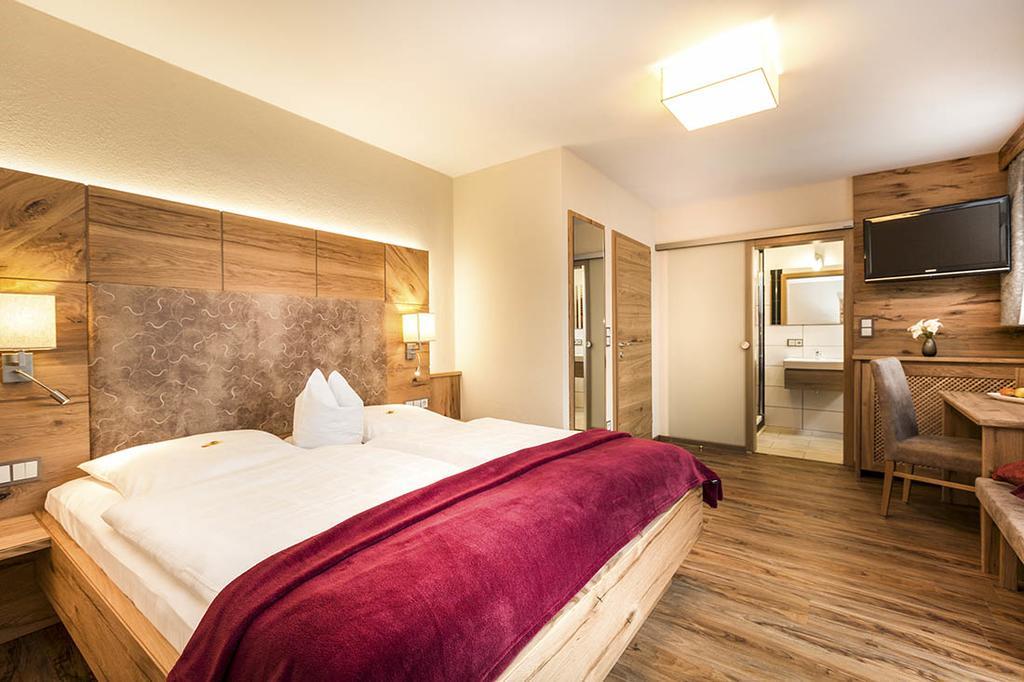 Genusshotel Hohenbogen 노이키르헨바임하일링겐블룻 외부 사진
