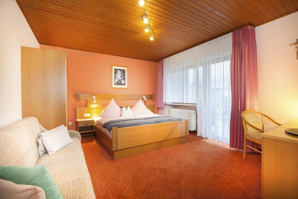 Genusshotel Hohenbogen 노이키르헨바임하일링겐블룻 외부 사진