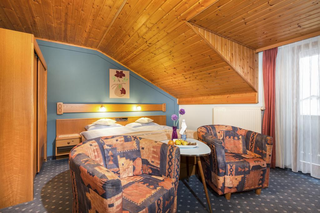 Genusshotel Hohenbogen 노이키르헨바임하일링겐블룻 외부 사진