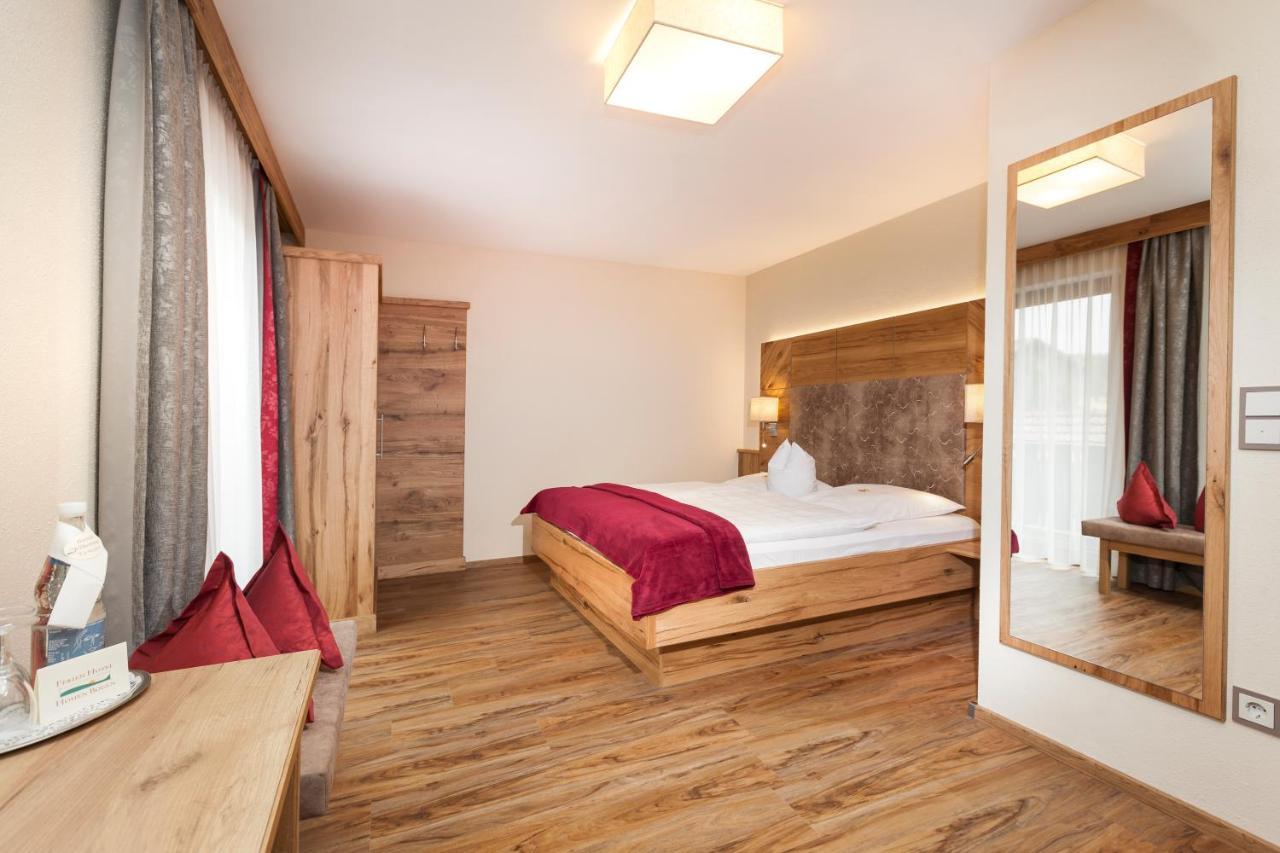 Genusshotel Hohenbogen 노이키르헨바임하일링겐블룻 외부 사진